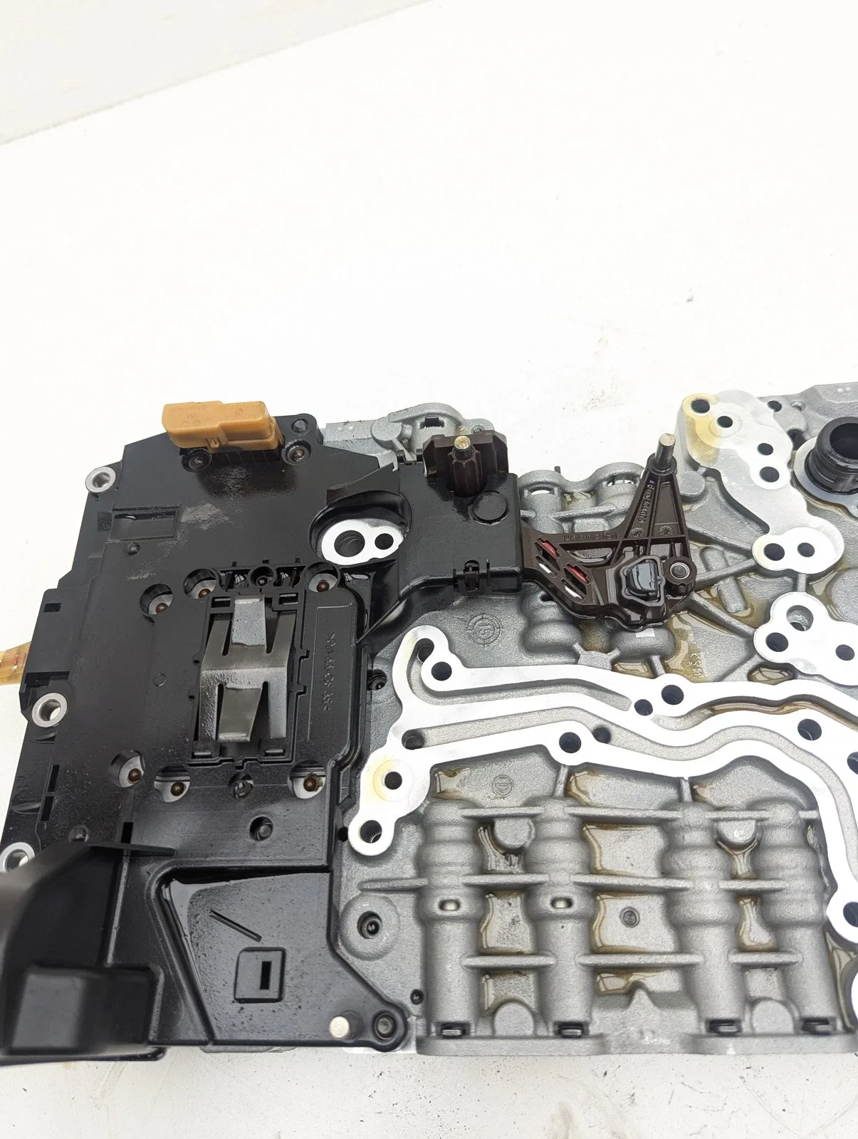 2017 Jaguar XE 2.0 RWD Transmission Valve Body – Part 419 image 4