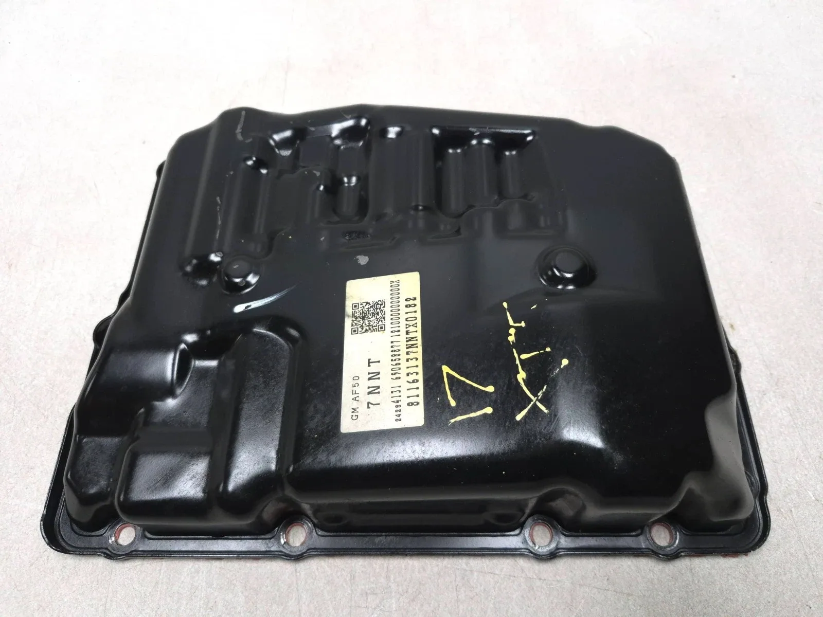2017 Cadillac XT5 AT Automatic Transmission Valve Body Cover Oil Pan  OEM image 3