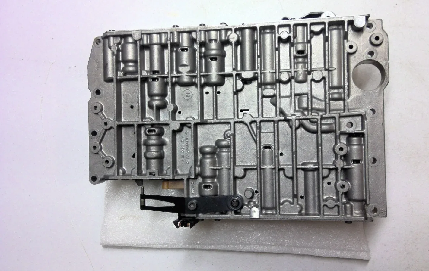 Mercedes-Benz C230/C240/C280 722.6 Transmission Valve Body with Solenoids — Part 2ll2770101 image 2