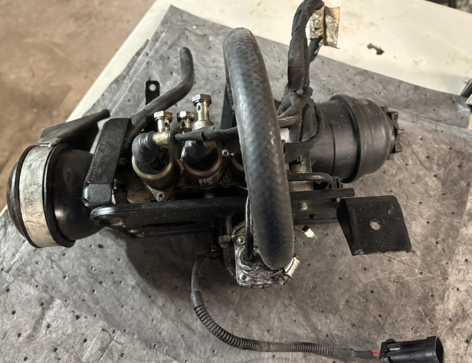 Lamborghini Gallardo Murciélago e-gear Control Valve & Pump 086325181C image 2