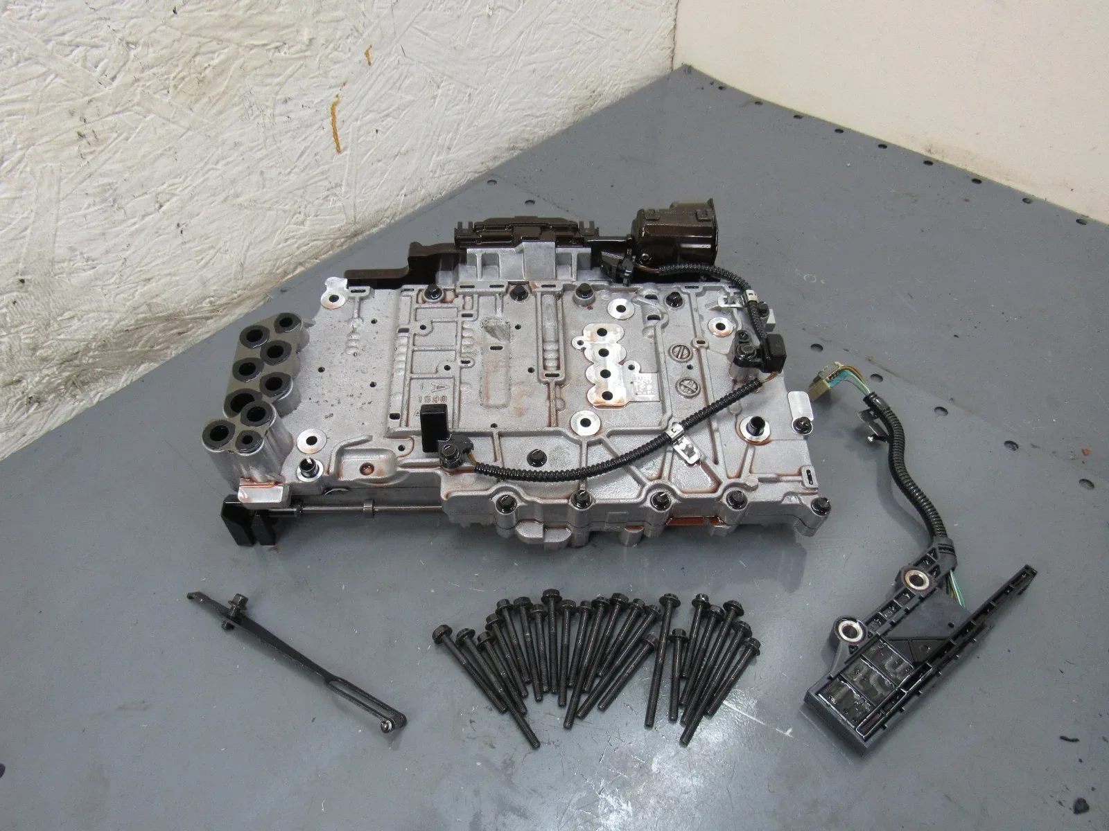 2006-2010 BMW 328i Automatic Transmission Valve Body RWD (E90/E92/E93, N52)