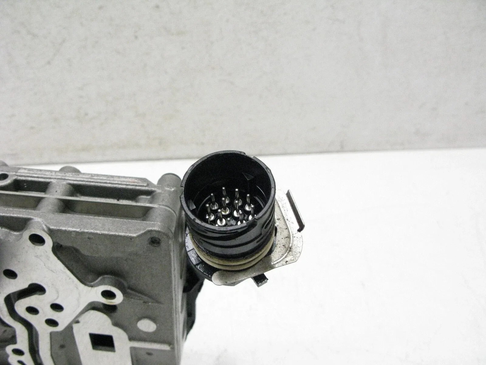 2009-2010 Audi A5/A4 2.0 Quattro LML Mechatronic Transmission Valve Body 0 260 550 040 image 2