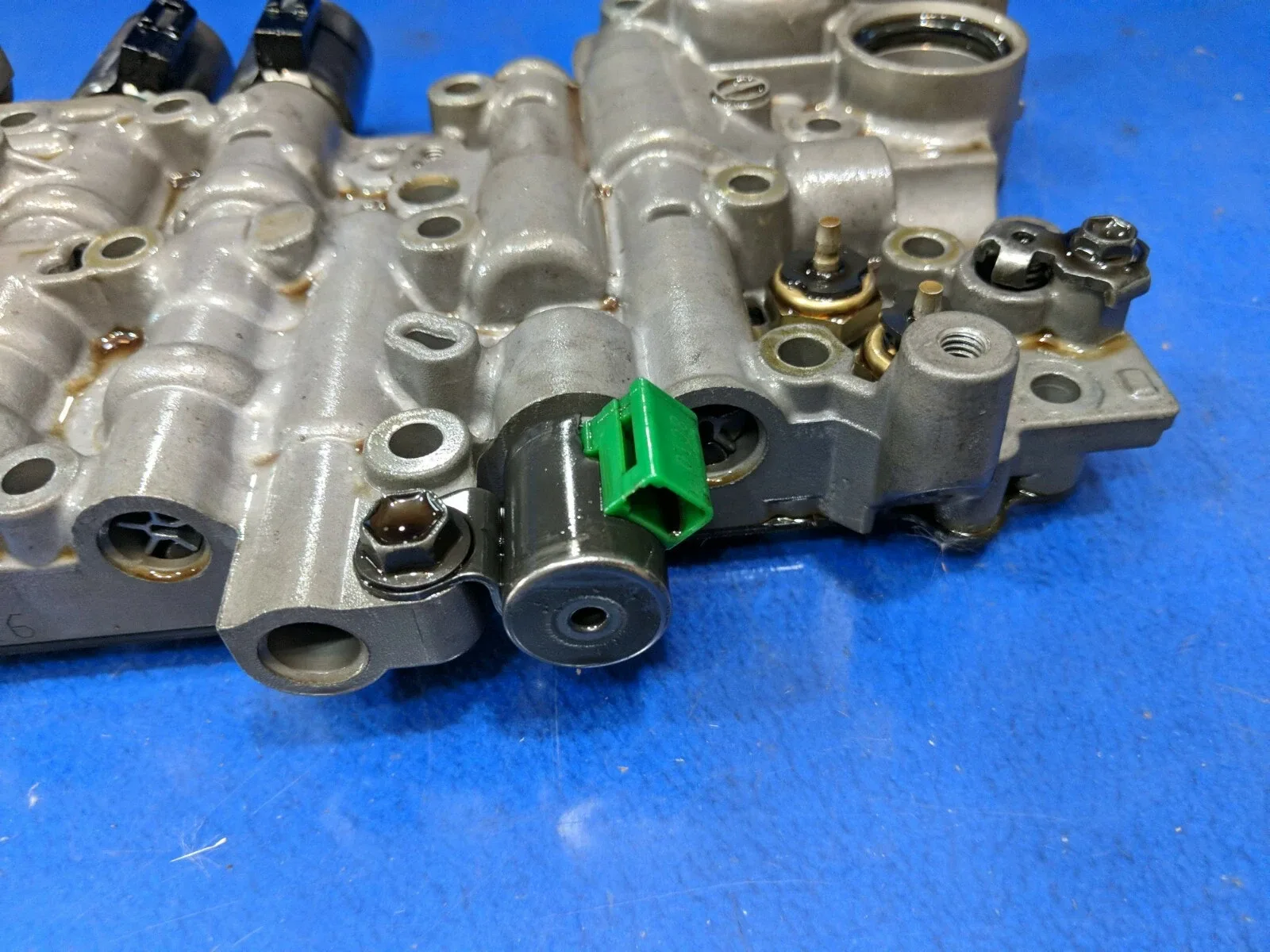 2008 Lexus LS600hL transmission valve body with solenoids 30930-50020 image 2
