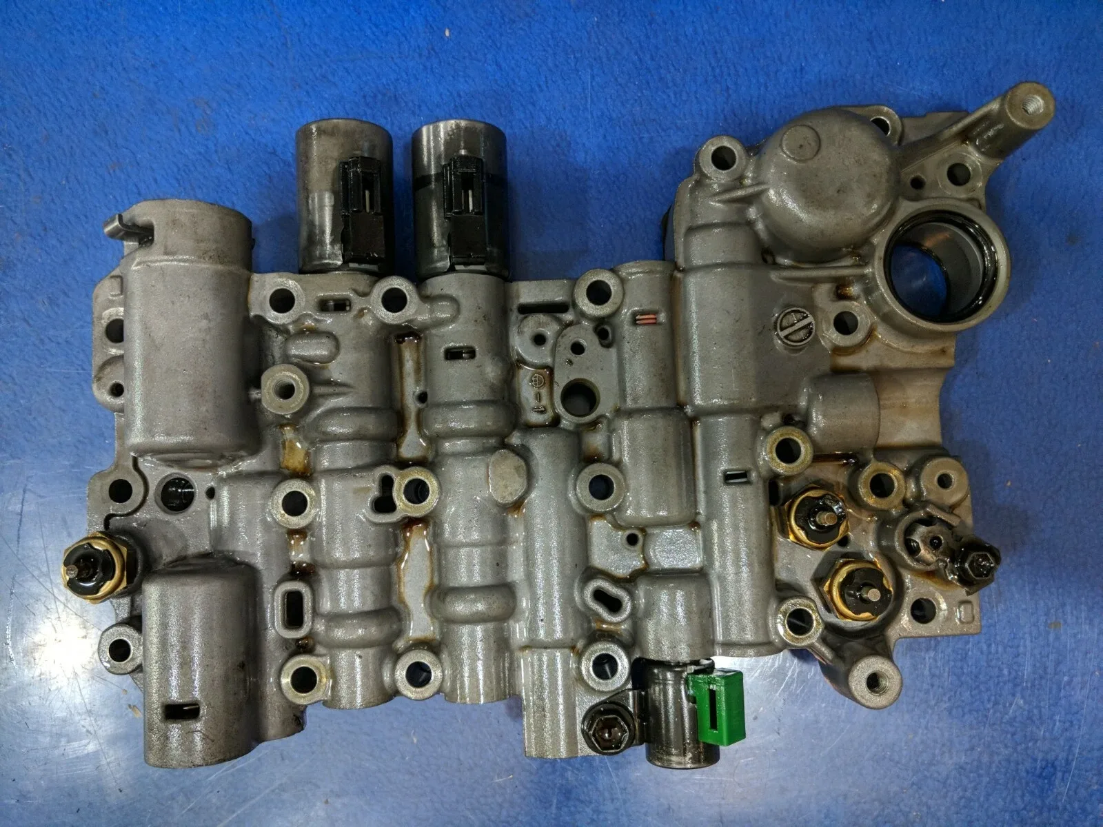 2008 Lexus LS600hL transmission valve body with solenoids 30930-50020 image 3