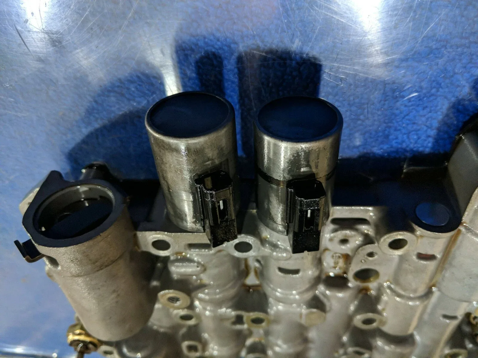 2008 Lexus LS600hL transmission valve body with solenoids 30930-50020 image 4