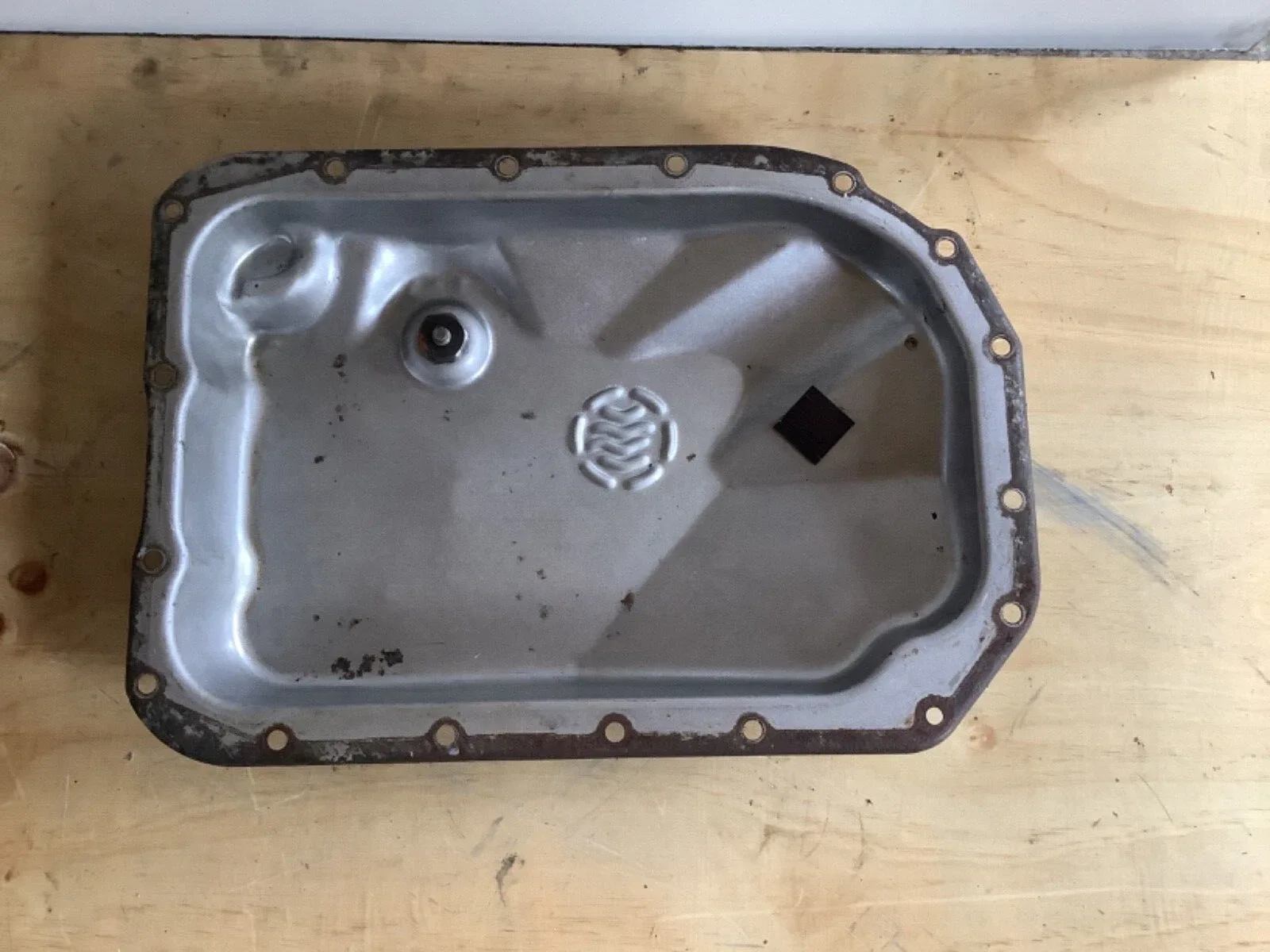 GM 1997 2000 4L80E AUTOMATIC TRANSMISSION OIL PAN SUBURBAN K1500 C2500 TRUCK image 4