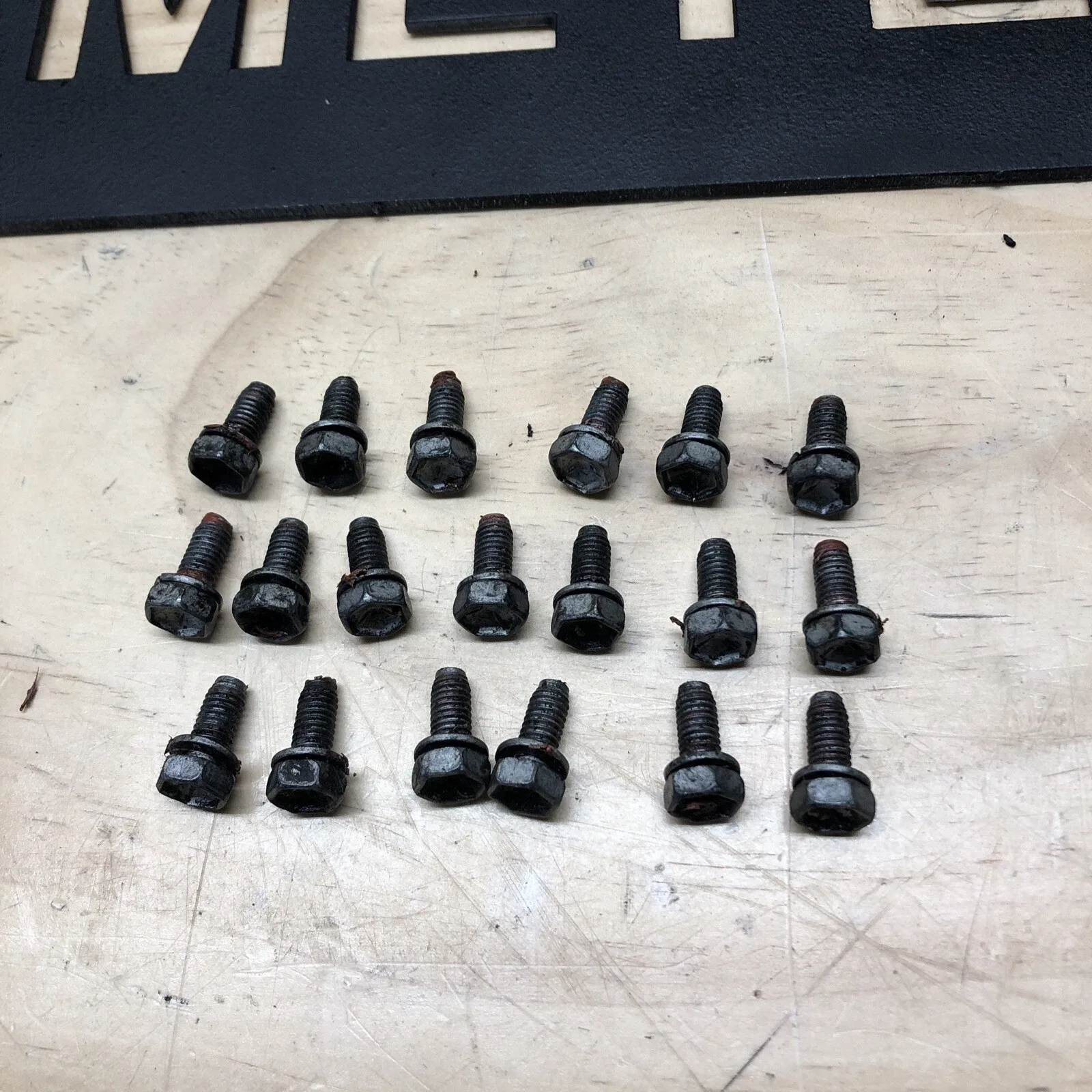 87-01 Jeep Cherokee XJ Comanche MJ AW4 4.0L Transmission Oil Pan Bolts (19) image 2
