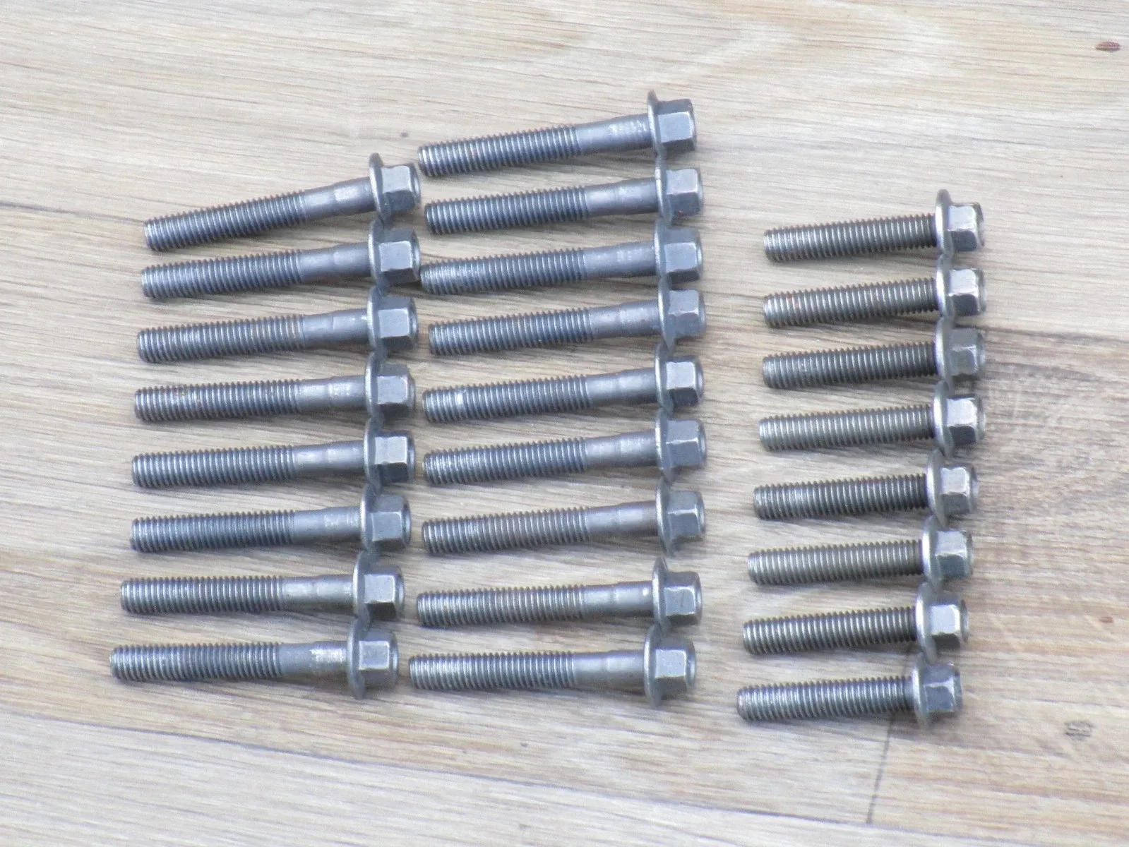 1987-1993 Ford Mustang 5.0 AOD Valve Body Bolts image 2