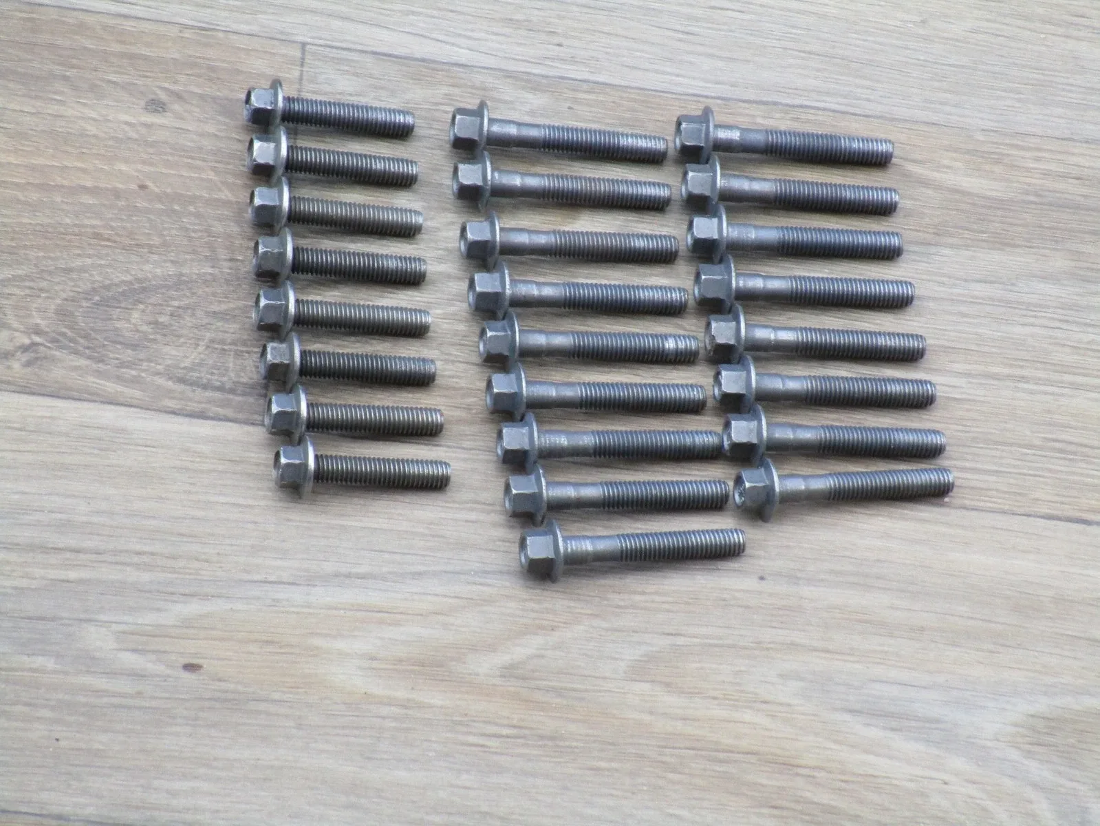 1987-1993 Ford Mustang 5.0 AOD Valve Body Bolts image 4