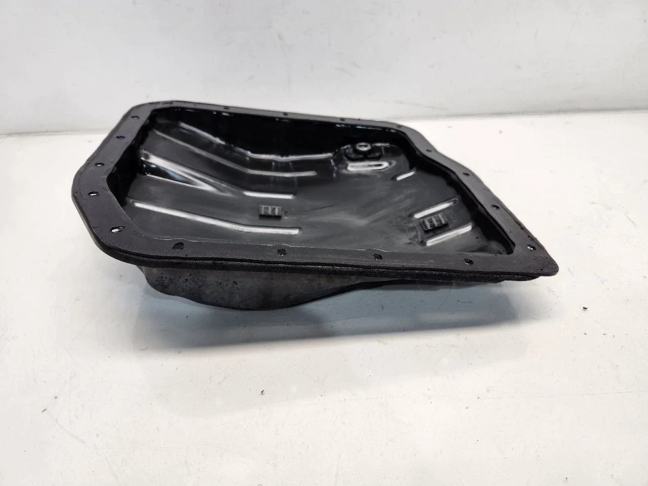 2008 Toyota Sienna (3.5L / AT / LE) Transmission Oil Pan W/ Bolts image 3
