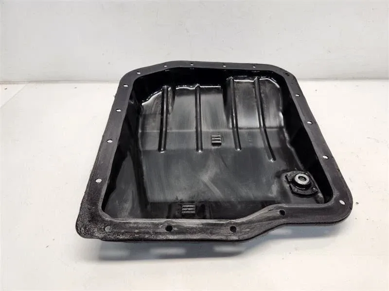 2008 Toyota Sienna (3.5L / AT / LE) Transmission Oil Pan W/ Bolts image 4