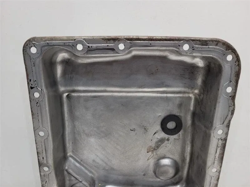 2005 Chevrolet Trailblazer (4.2L / AT / 4x4) Transmission Oil Pan W/ Hardware image 3
