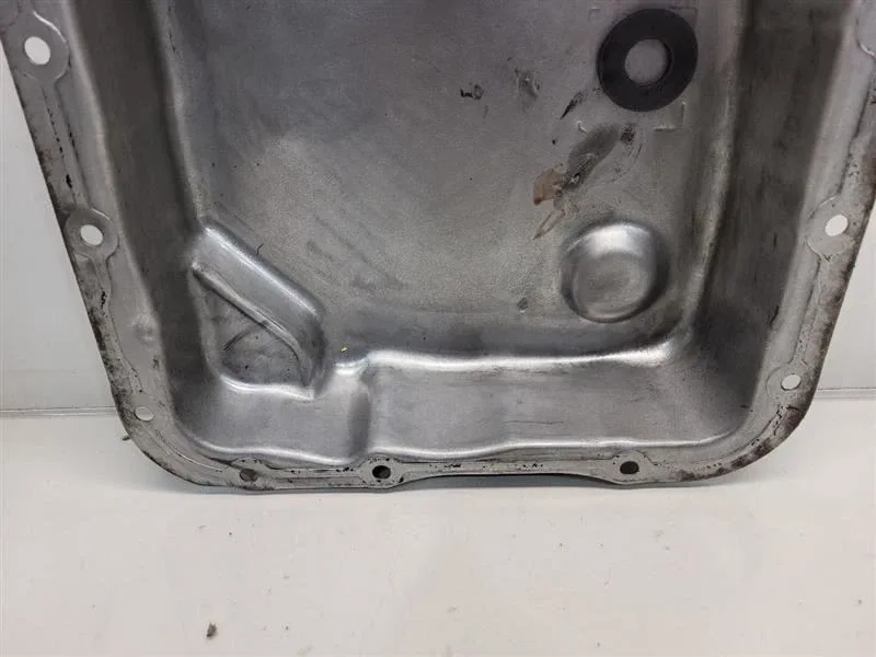 2005 Chevrolet Trailblazer (4.2L / AT / 4x4) Transmission Oil Pan W/ Hardware image 4
