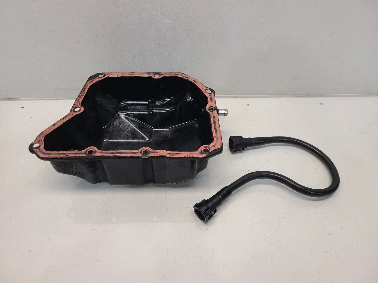 2008 Volvo C30 T5 (2.5L / AT / Hatchback) Transmission Oil Pan image 3