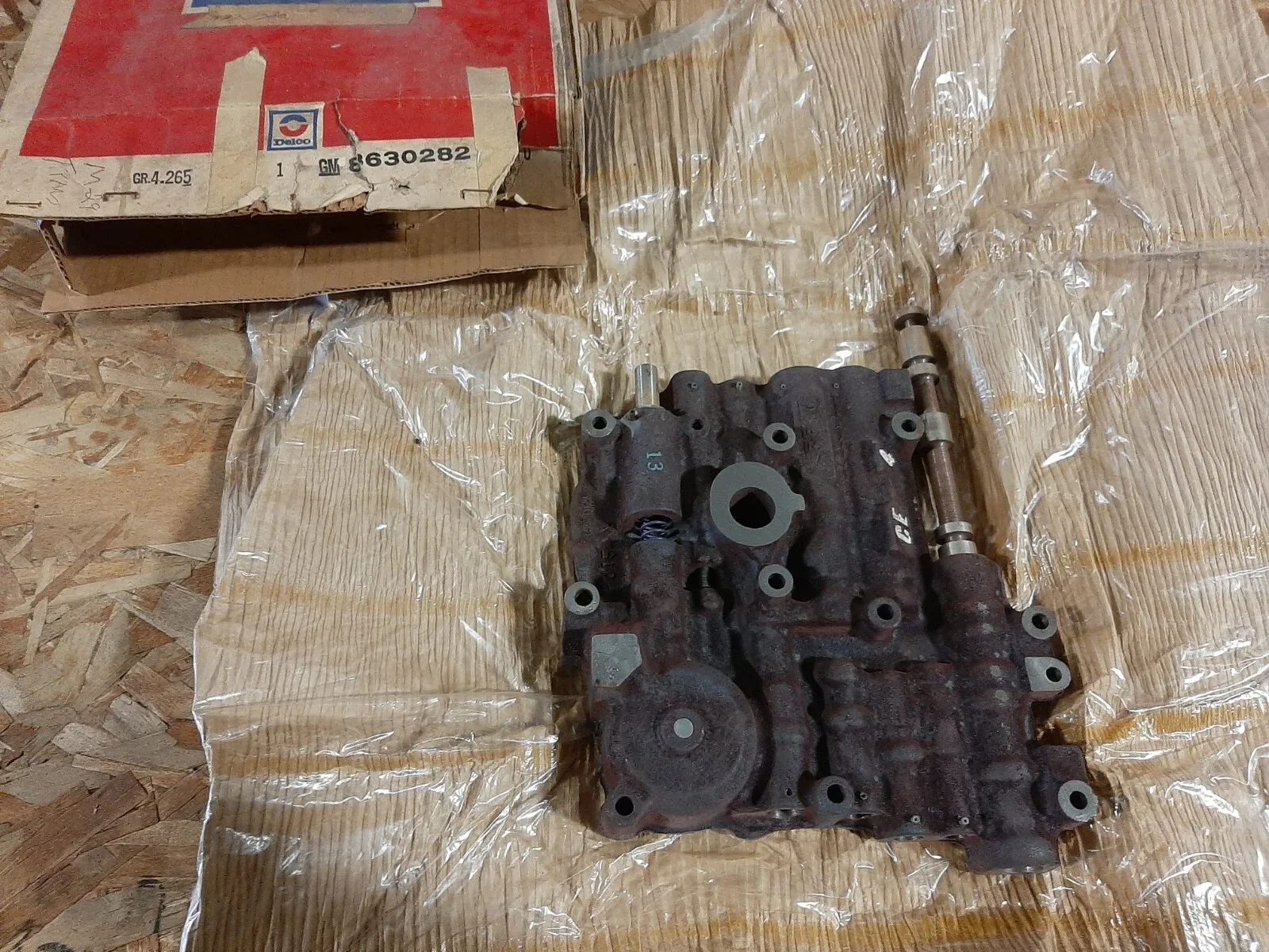 1977 GM B & X Body 305 CID Automatic Valve Body DELCO 8630282 image 2