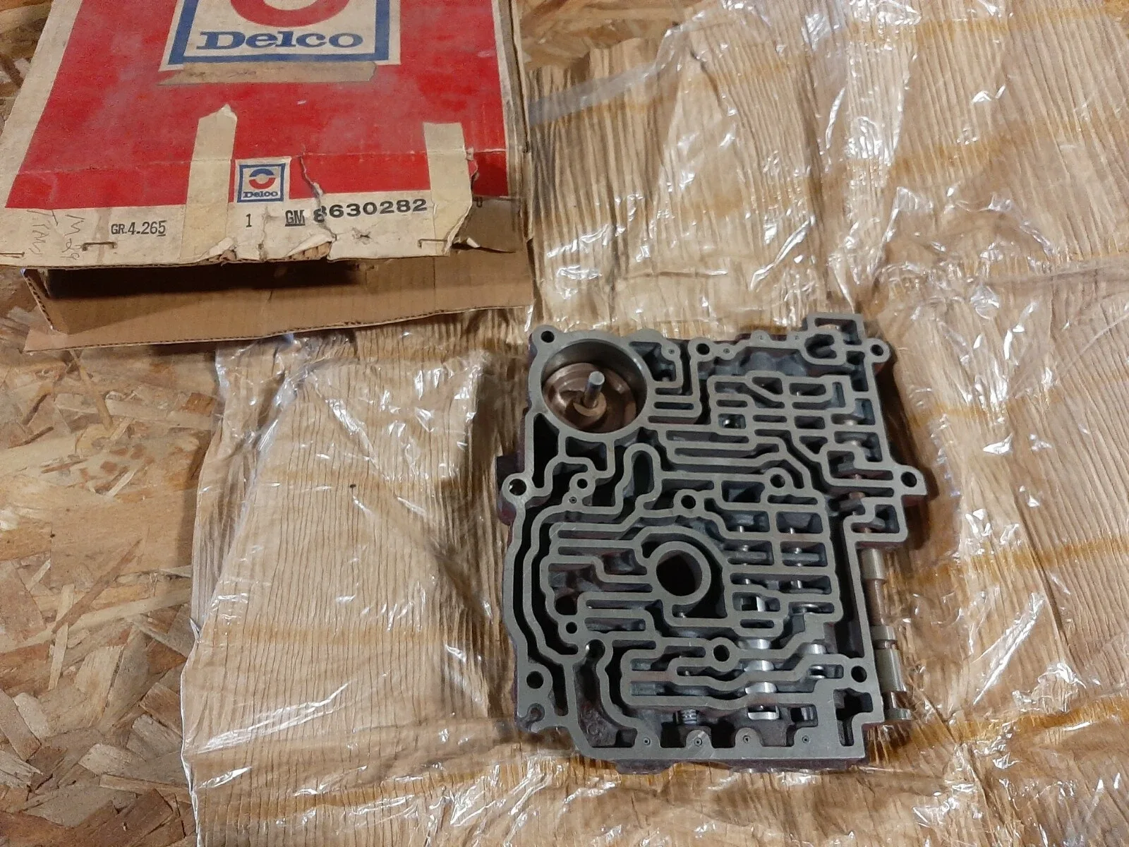 1977 GM B & X Body 305 CID Automatic Valve Body DELCO 8630282