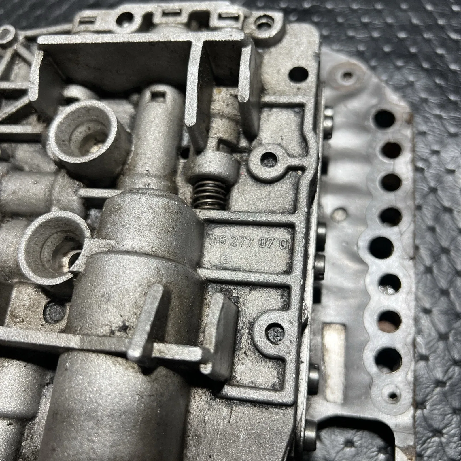 Mercedes-Benz W123 722.122 Valve Body - 1162770701 image 2