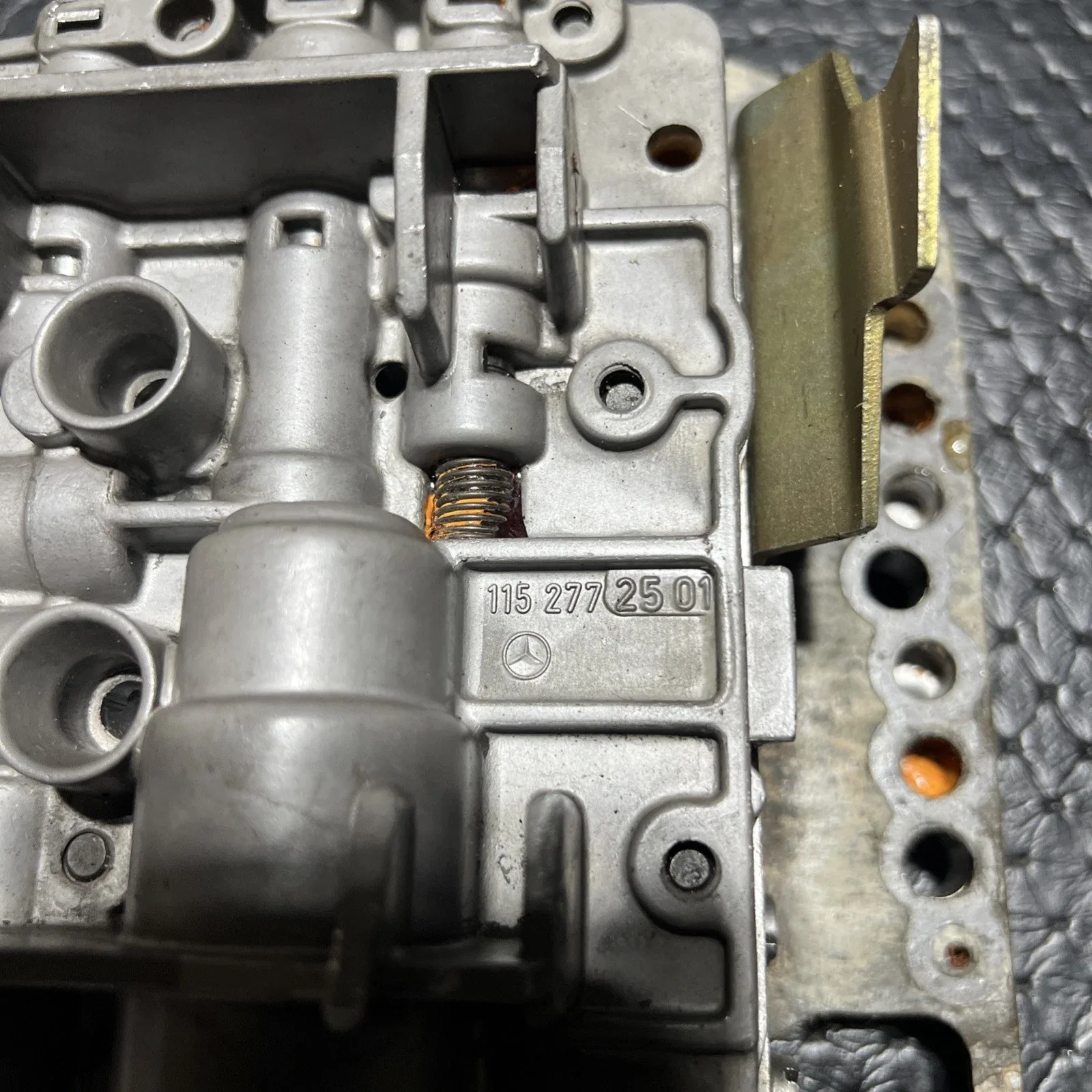 Mercedes W123 Auto Transmission 722.122 Valve Body Genuine 1152703707 1152772501 image 2