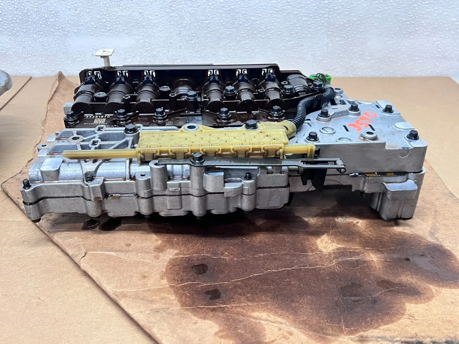 2011-2015 Cadillac CTS Coupe Automatic Transmission Valve Body Cover Set 24261870 image 3