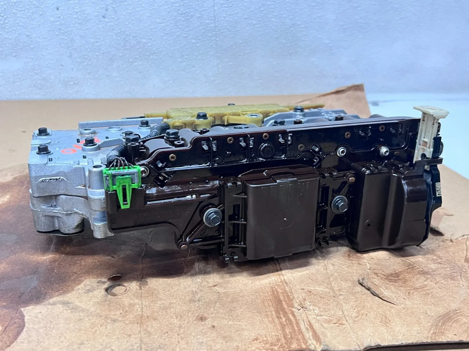 2011-2015 Cadillac CTS Coupe Automatic Transmission Valve Body Cover Set 24261870 image 4