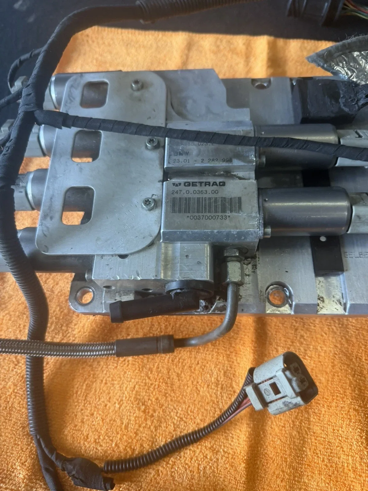 2006-2010 BMW E60 M5 / E63 SMG Valve Body 21542283744 image 3