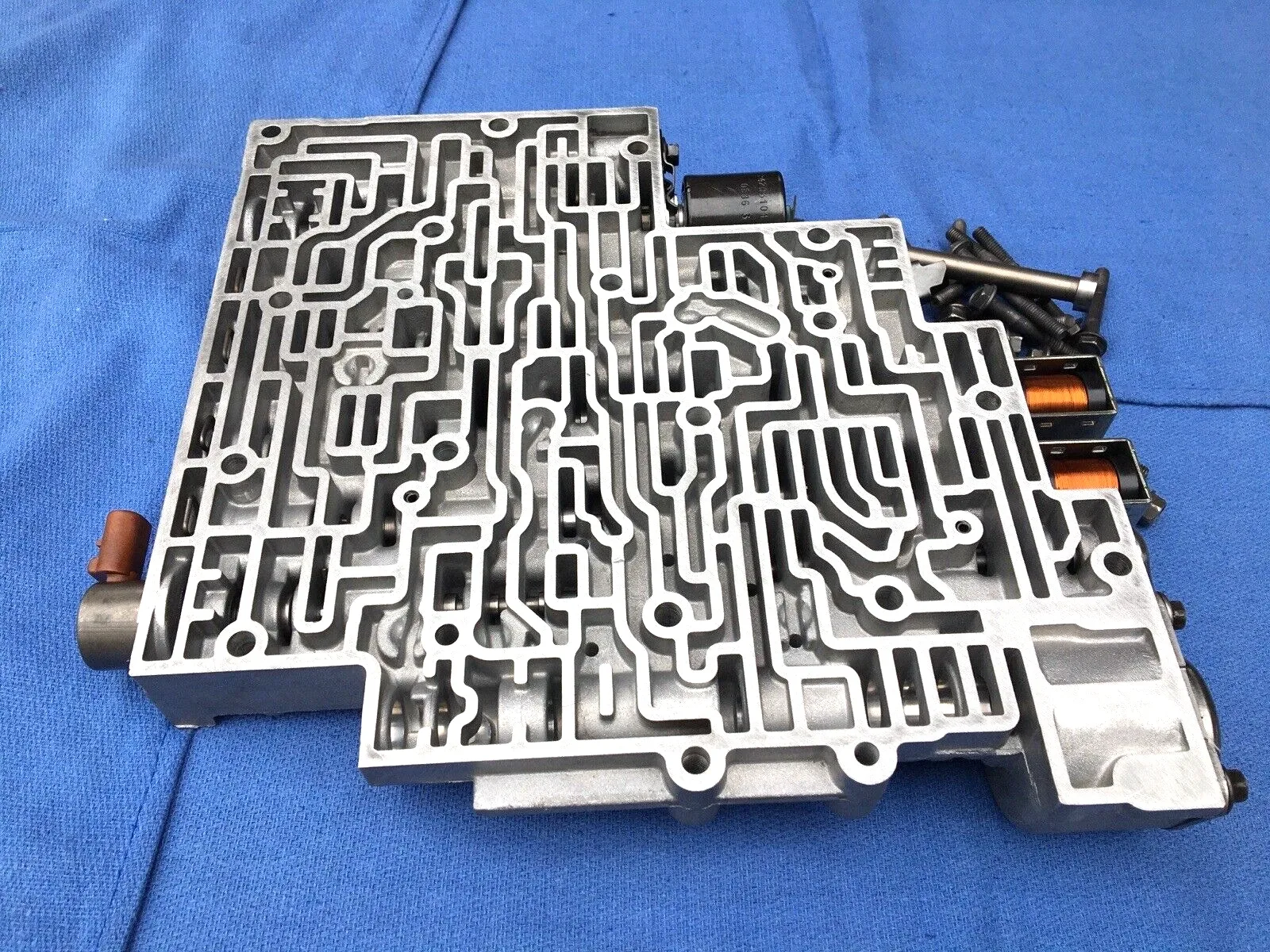 1992 4L60E Valve Body Assembly 8678393