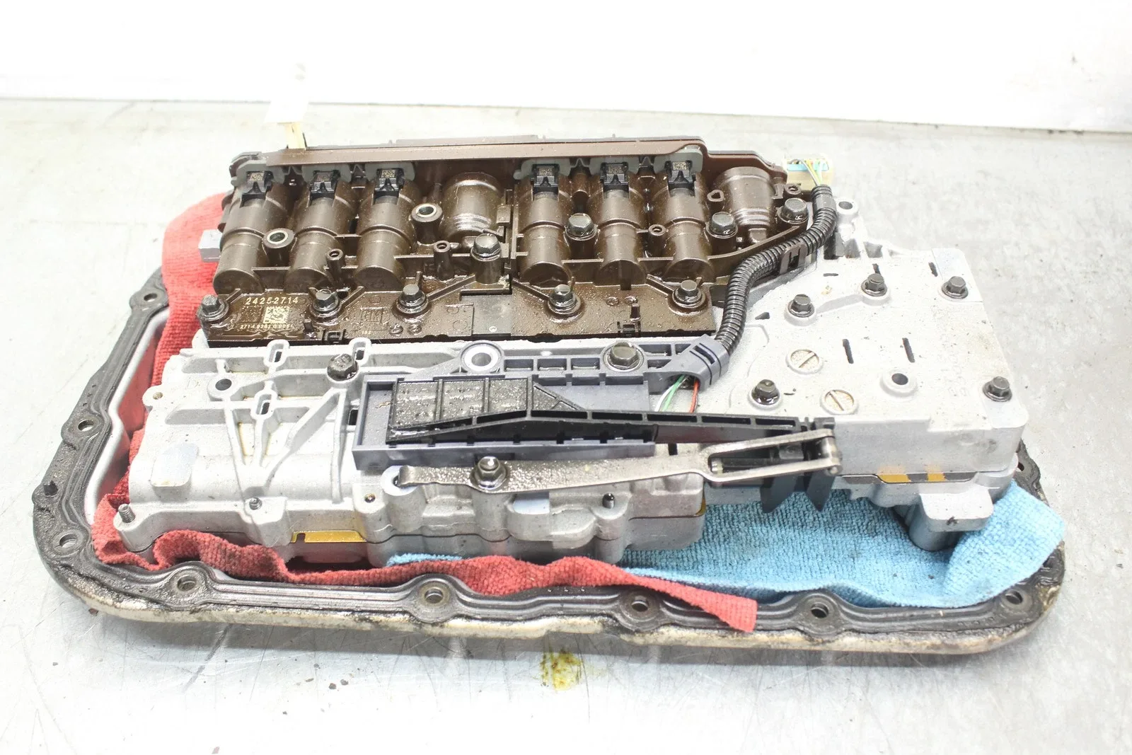 2010 BMW E90 328i RWD AUTOMATIC TRANSMISSION CONDUCTOR PLATE VALVE BODY OEM LM96