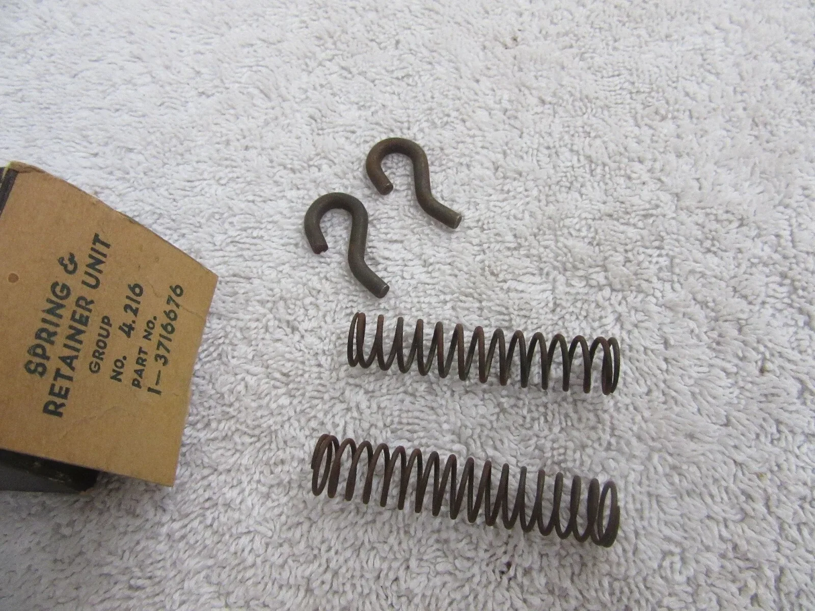 1955 Corvette Cushion Valve Spring & Retainer Unit 3716676 image 3