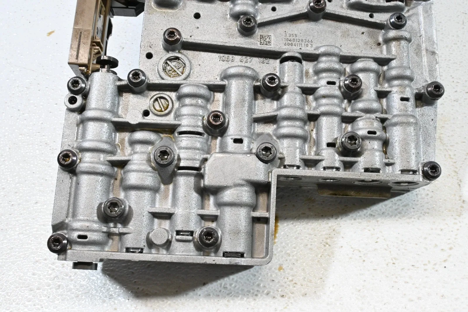 2007-2009 Jaguar XKR Automatic Valve Body Mechatronics Unit MPN 1068427182 image 2