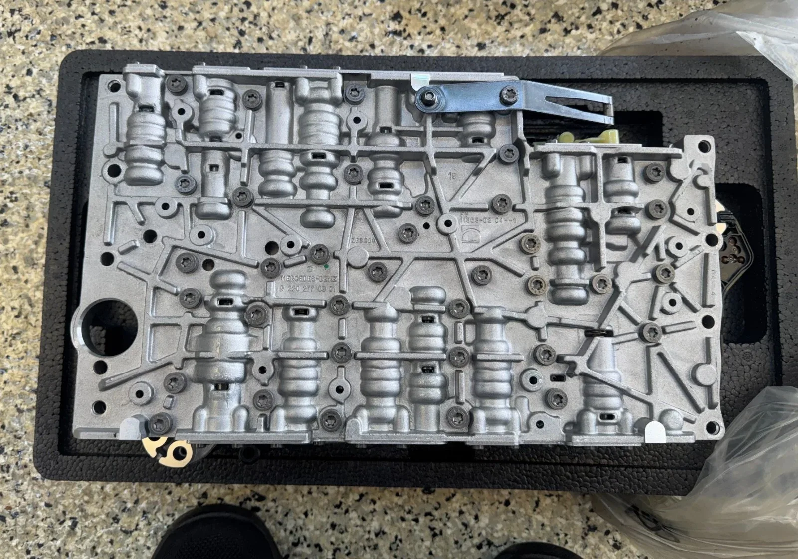 Mercedes-Benz Valve Body 220-270-27-06-87 Electrohydraulic image 2