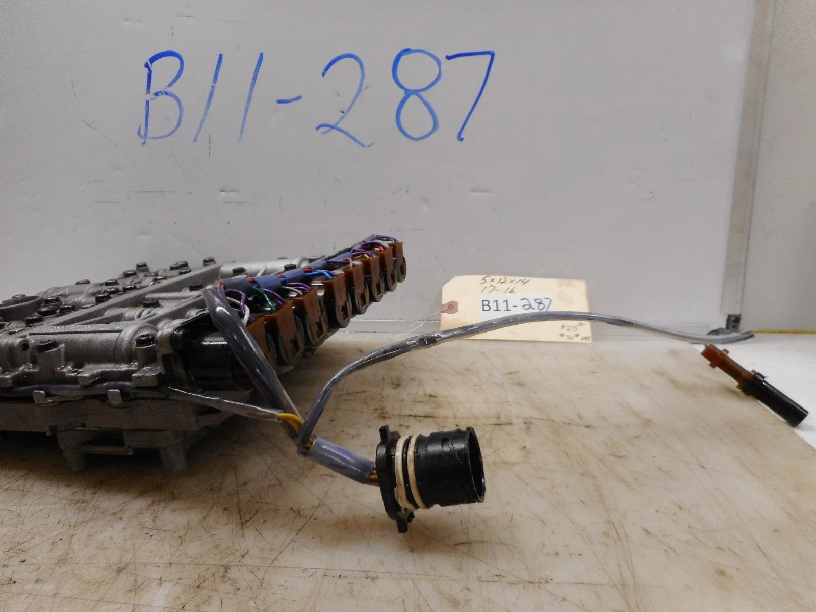 1994 BMW 740i Valve Body - 8 Solenoids image 4