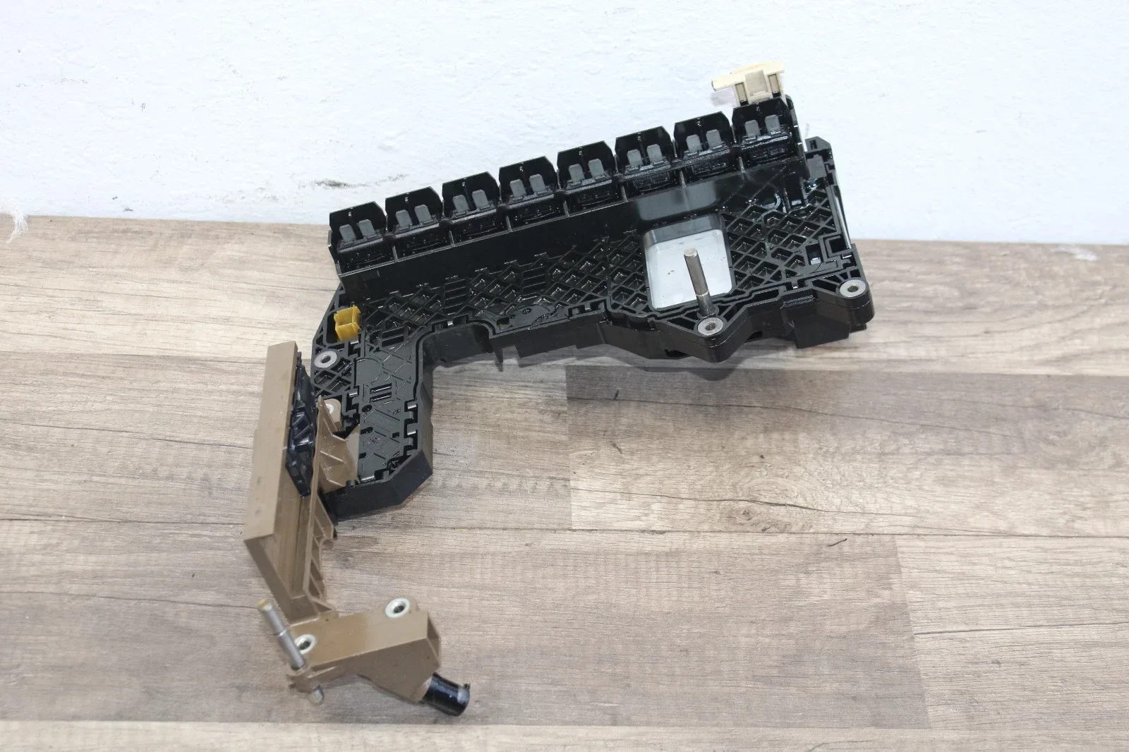 2009-2012 BMW 750i / 750Li Automatic Transmission Mechatronics Plate TCU 6058007111 image 4