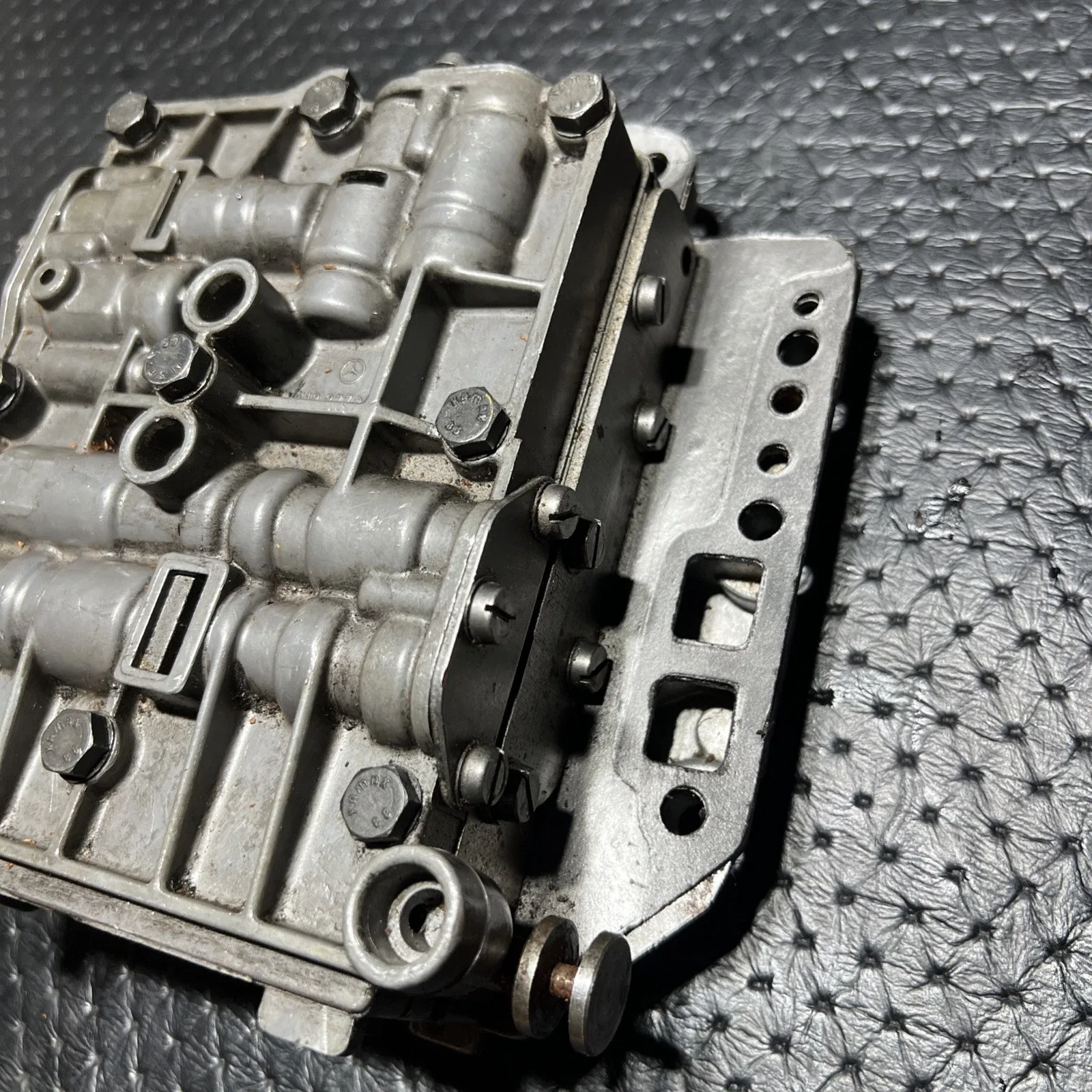 Mercedes-Benz W109 / W113 Valve Body 1122772301 — 6.3L 4-Speed Auto image 3