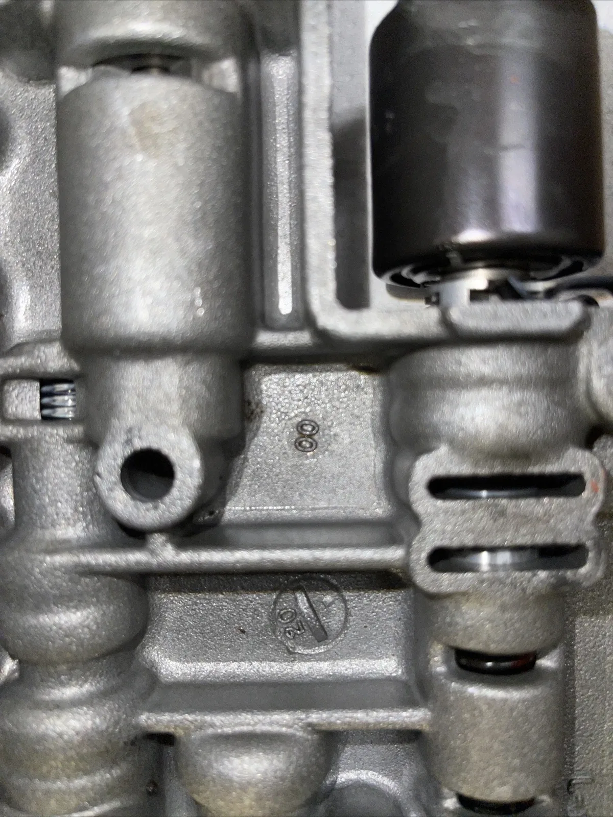 2000 Chevrolet GM Cast Valve Body image 3
