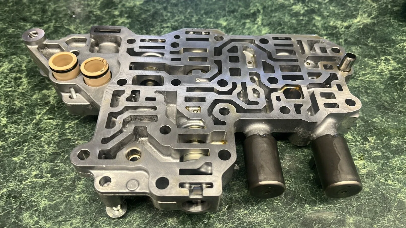 Honda CVT BLJA Middle Valve Body Assembly with Solenoids image 2