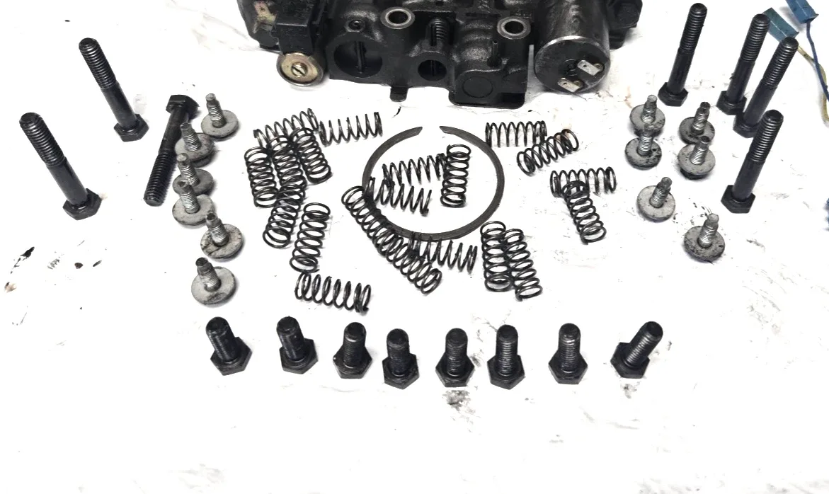 4L30E Auxiliary Valve Body (GM) - Used, Includes Pan & Hardware image 3