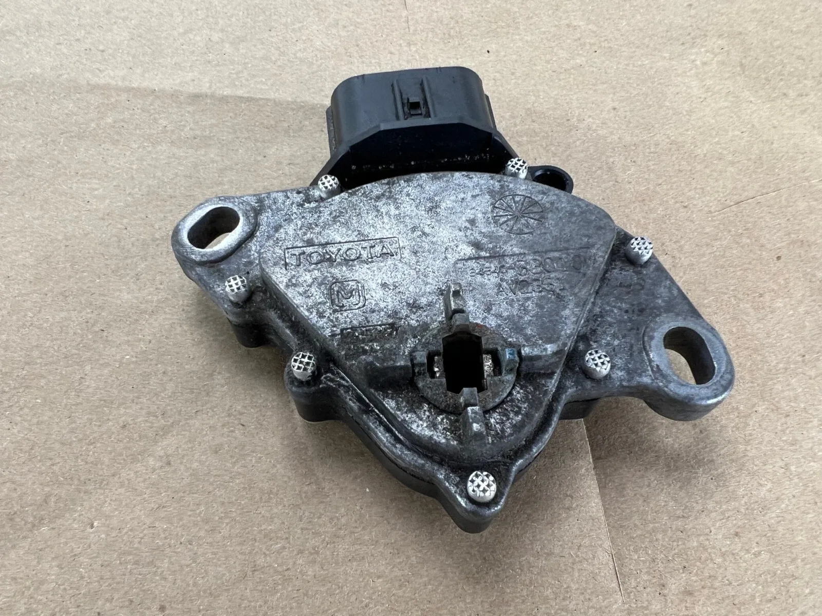 2015-2021 Lexus NX 200t Automatic Transmission Gear Position Sensor / Valve Body (MPN 3350) image 3