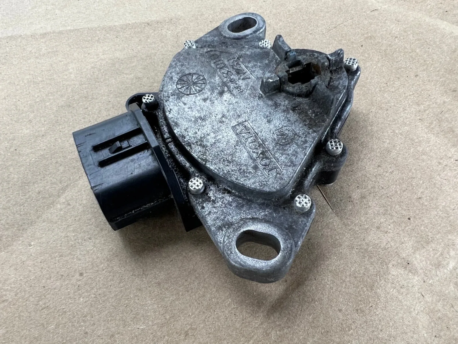 2015-2021 Lexus NX 200t Automatic Transmission Gear Position Sensor / Valve Body (MPN 3350) image 4