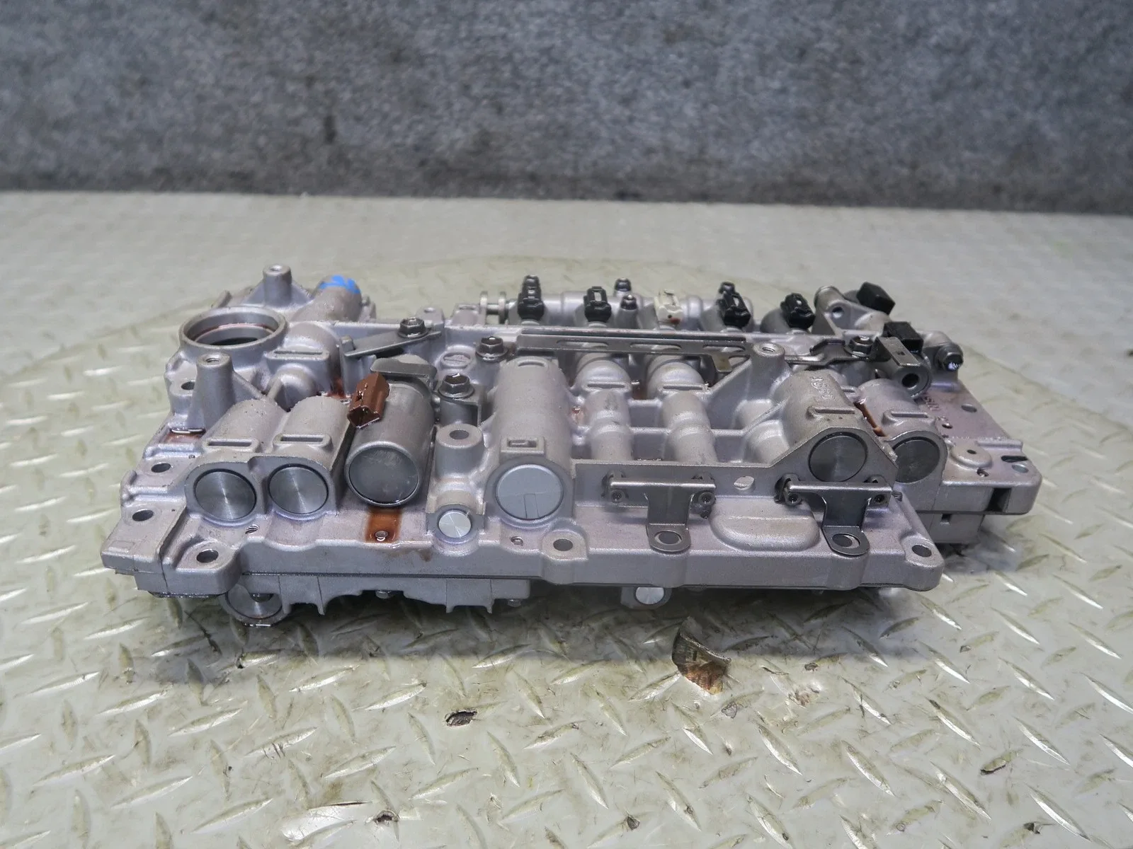 2008-2010 Porsche Cayenne (957) Turbo Transmission Valve Body Mechatronic A48.52 image 3