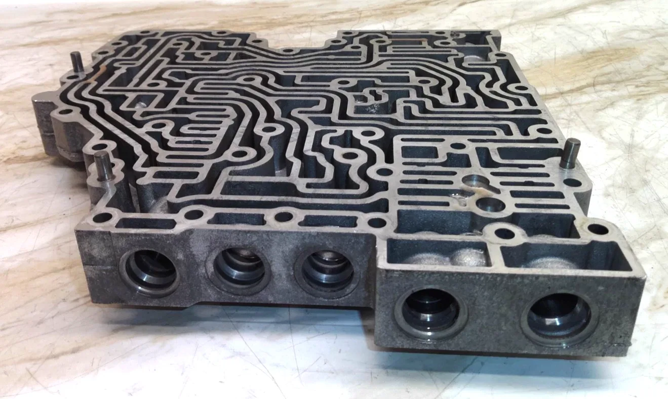 29543340 06 to 09 Sierra 2500 HD 6.6L Allison 1000 2000 Trans Lower Valve Body image 3