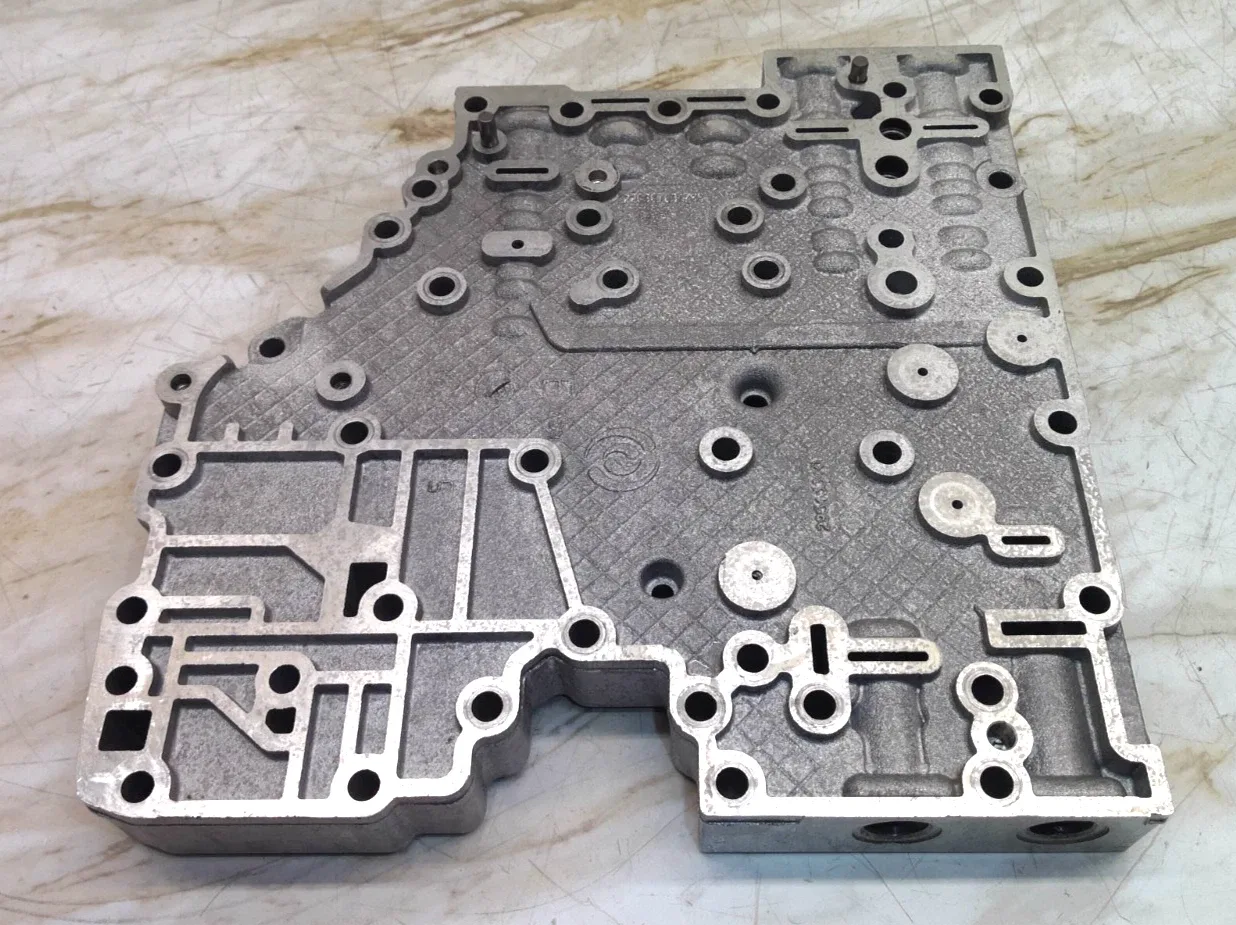 29543340 06 to 09 Sierra 2500 HD 6.6L Allison 1000 2000 Trans Lower Valve Body image 4
