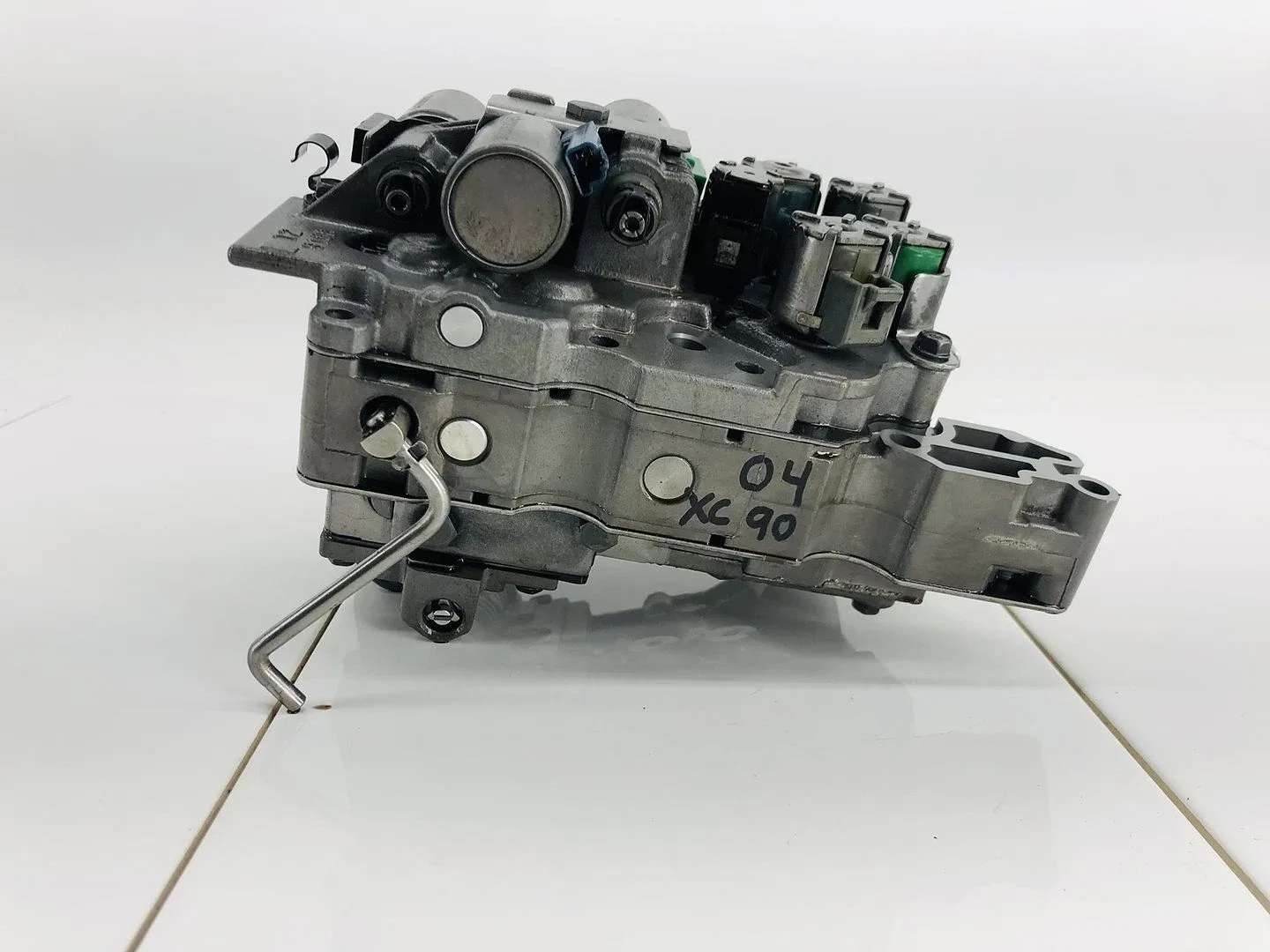 2004 VOLVO XC90 2.5L L5 GAS ENGINE AUTOMATIC TRANSMISSION VALVE BODY OEM image 2
