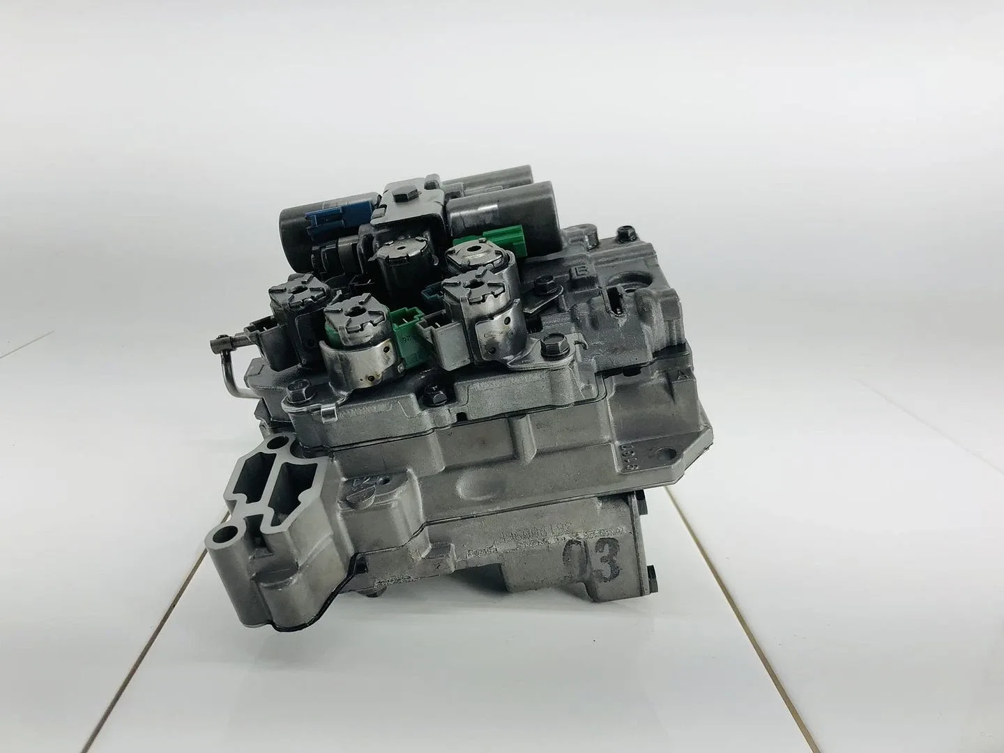 2004 VOLVO XC90 2.5L L5 GAS ENGINE AUTOMATIC TRANSMISSION VALVE BODY OEM image 3