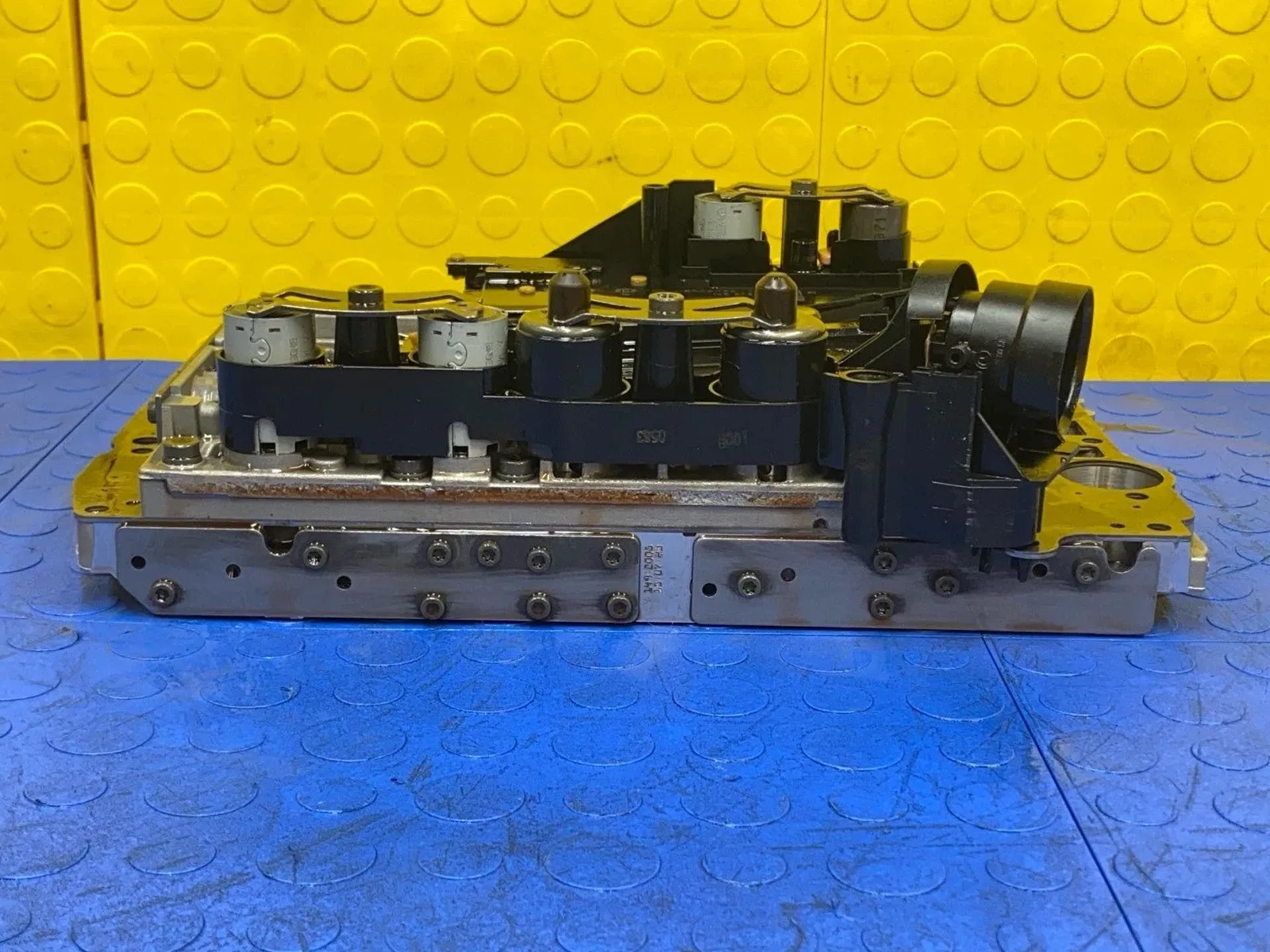 09 MERCEDES E-350 W211 Auto Trans Conductor Plate Valve Body TCU OEM A2112700006 image 4