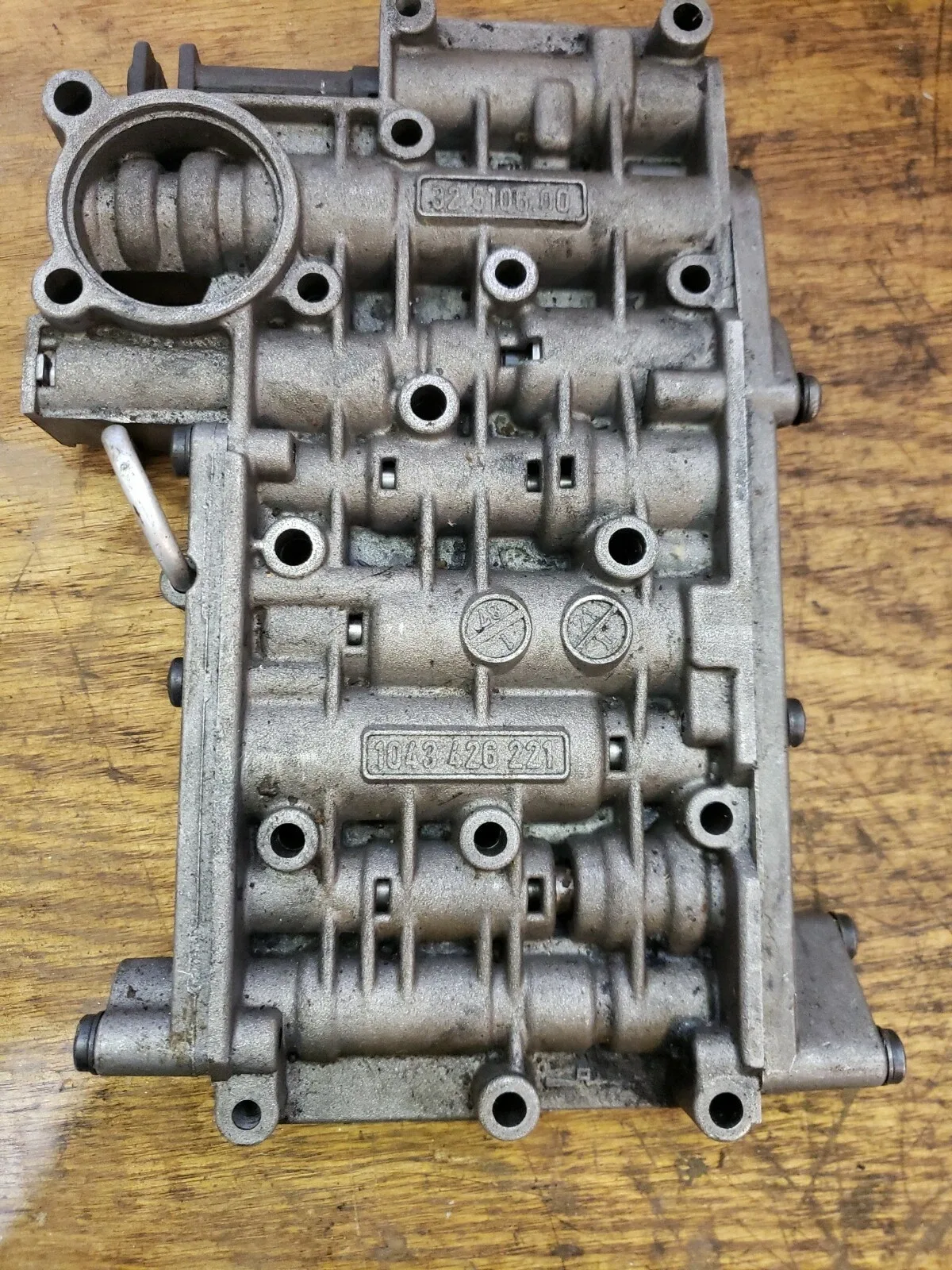 Transmission Bottom front valve body  1043-426-221 image 2