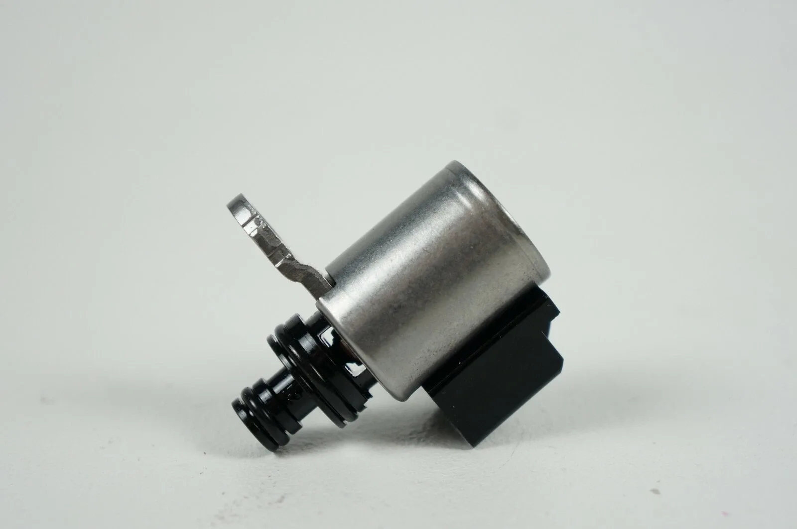 infiniti nissan transmission solenoid valve body 09404-3-m image 4