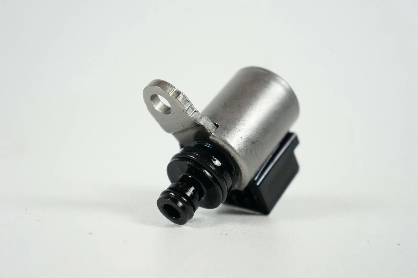 Infiniti/Nissan Transmission Solenoid Valve Body MPN 09404-2-M image 2