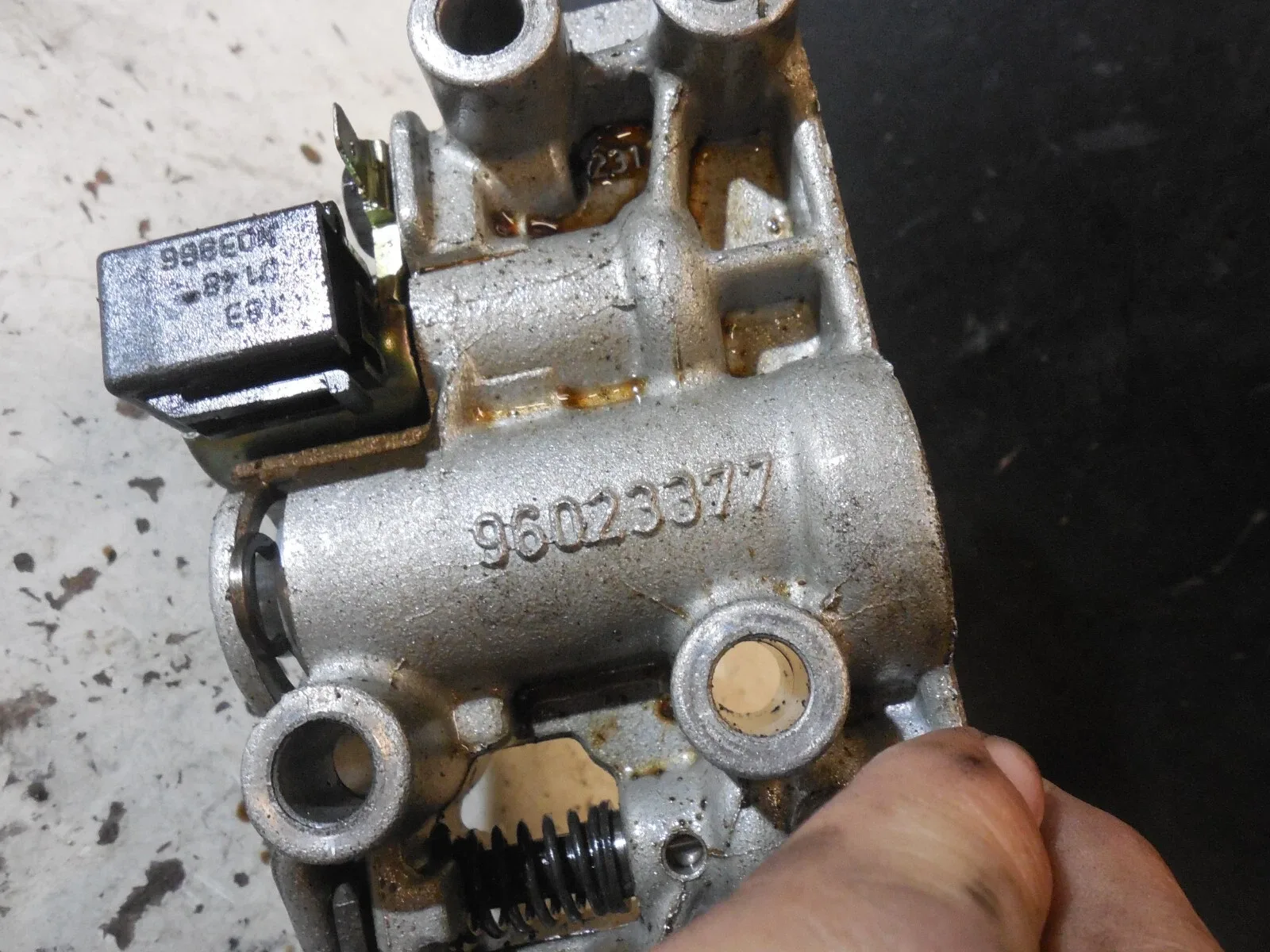 BMW Z3 E36 / 328i / 325i Auxiliary Transmission Valve Body - GM 96023377 image 2