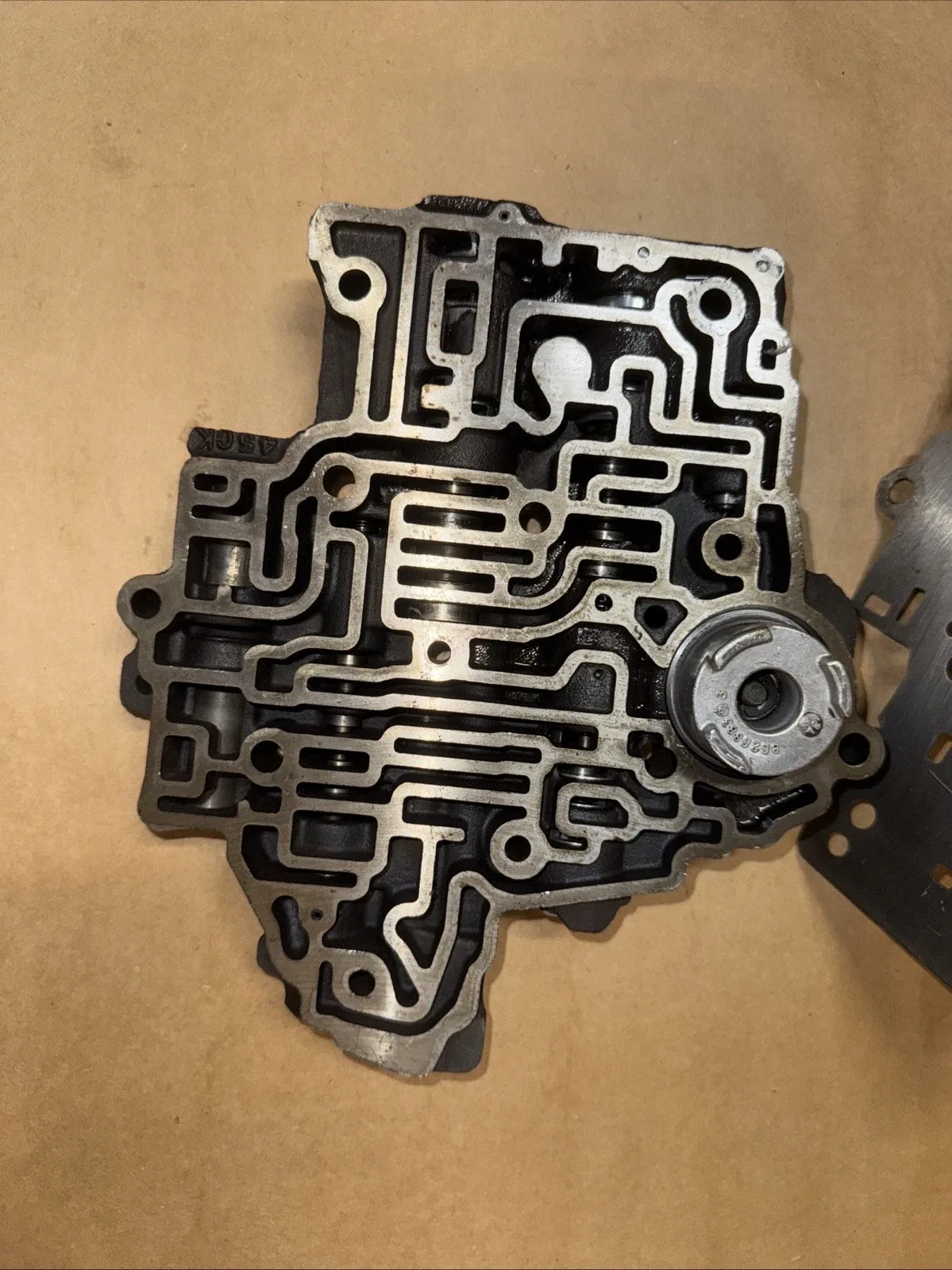 GM 400 Valve Body with '82-Up Late Plate (Used) image 2