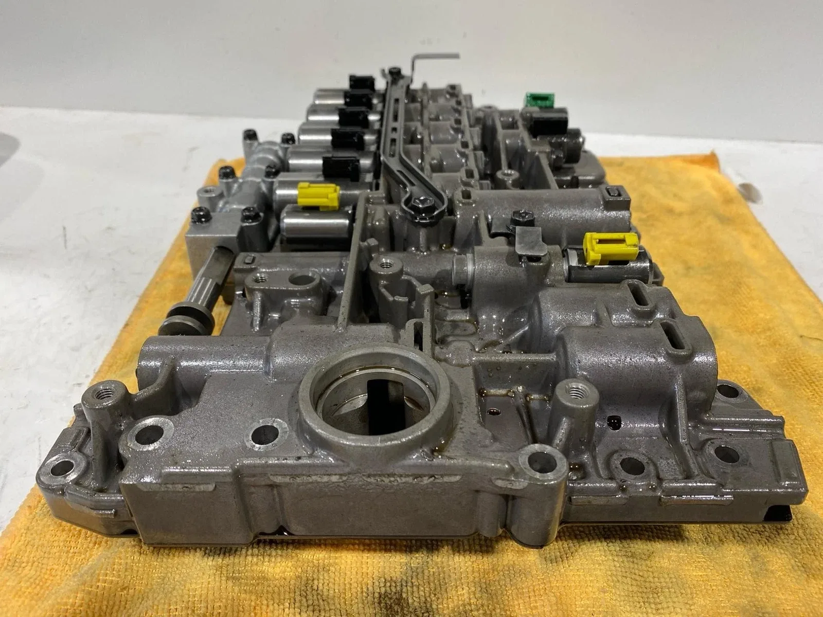 2015 Audi Q7 Volkswagen Touareg Transmission Valve Body C8325039 92K Miles (TL) image 2